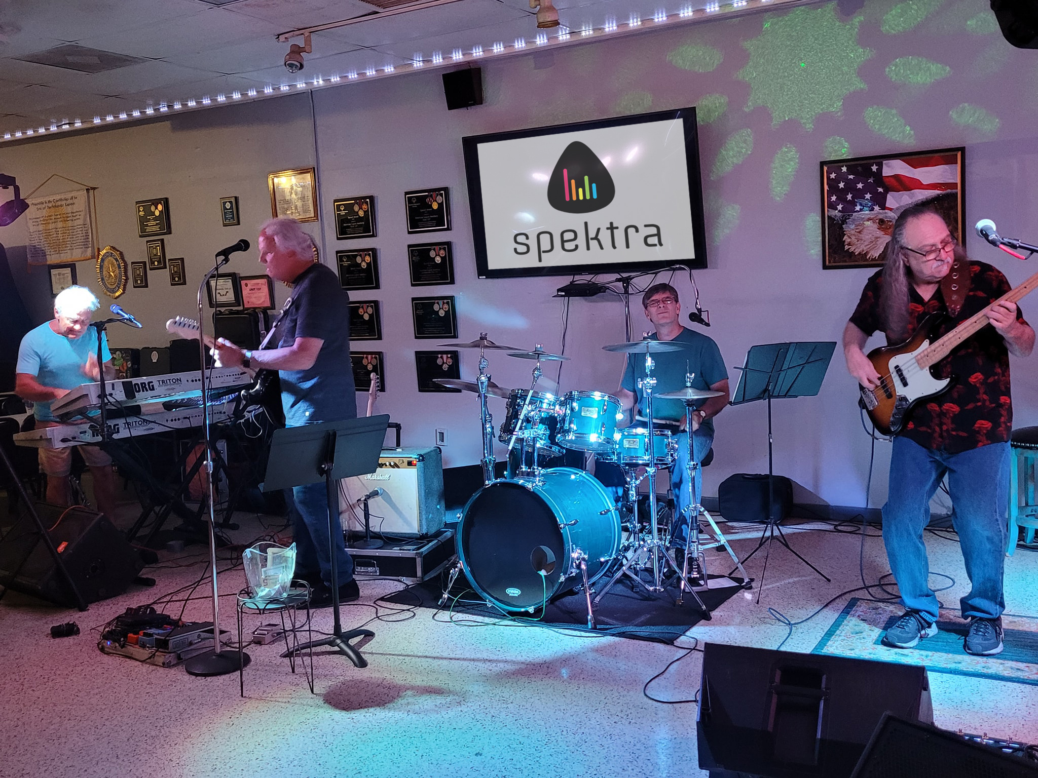 Spektra band plays Tom & Betty's Restaurant in Orange Park, Florida